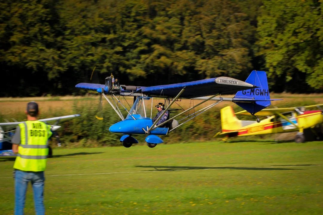 Simon flying his blue stock Thruster T300 just above the grass at Popham